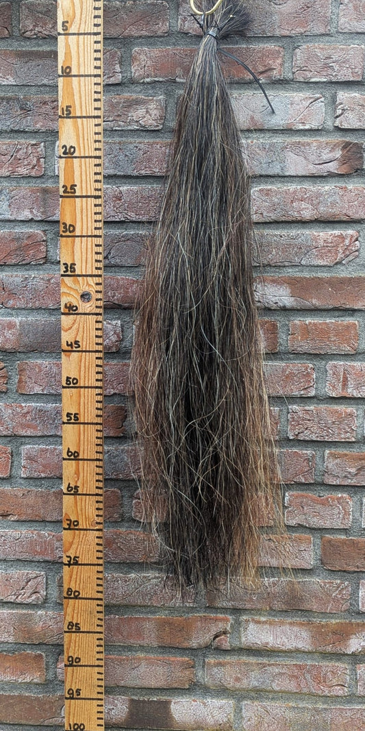 Gemeleerde grijze/voskleur staart